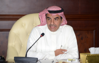 مدير الجامعة يدشن خدمة&quot; نحن في خدمتكم &quot; ويكرم الموظف المتميز